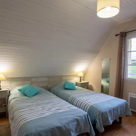 Des Noisetiers Lacropte