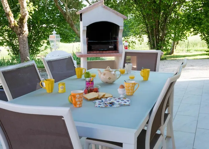 Des Noisetiers Lacropte