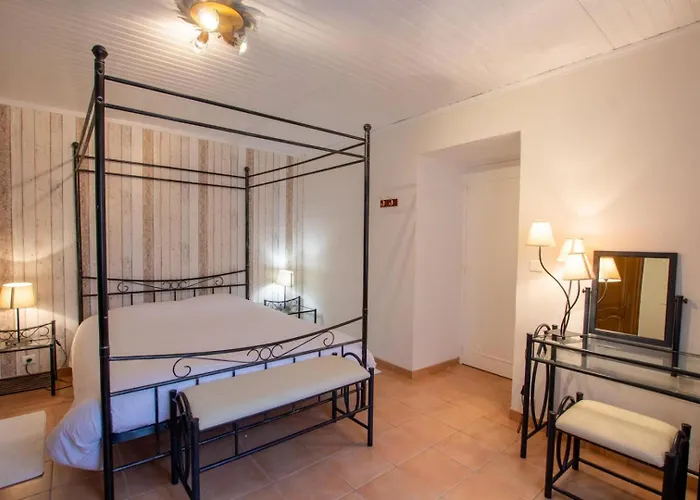 Des Noisetiers Nyaraló Lacropte