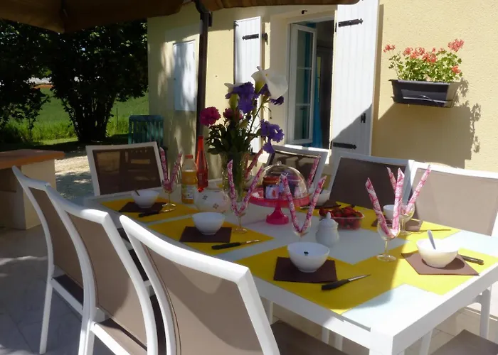 Des Noisetiers Lacropte